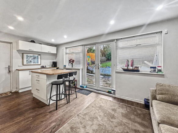 3 bed Semi-Detached for sale Image 8