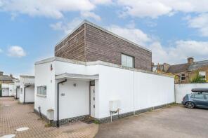 1, Manuka Close, London W7 1HT