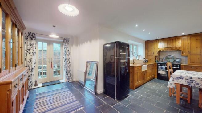 KITCHEN / DINING ROOM