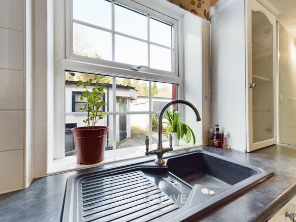 Kitchen/ Dining Room