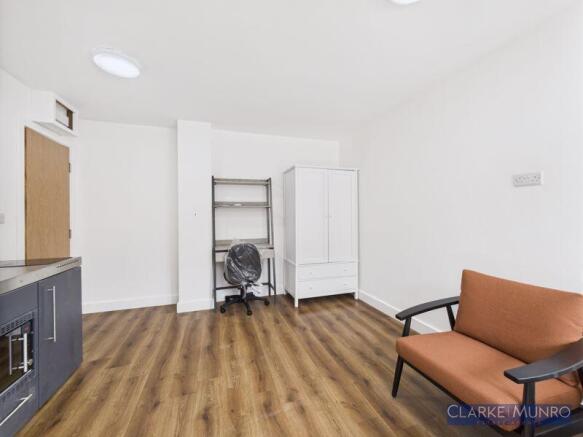Studio to rent Image 5