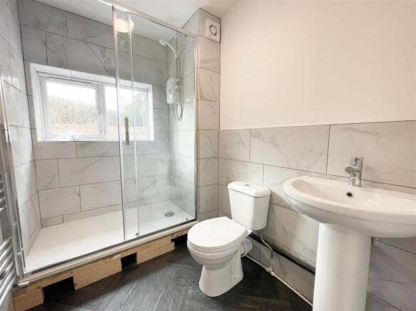 10 bed Detached to rent Image 11