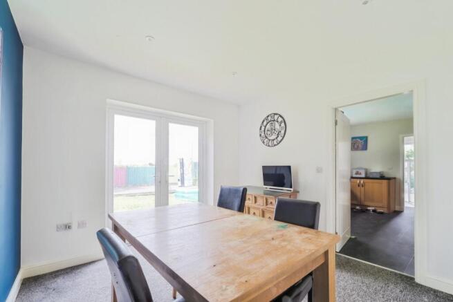 6 bed Detached for sale Image 9