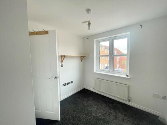 4 bed House to rent Image 10