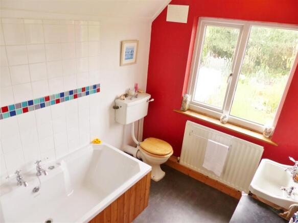 FAMILY BATHROOM
