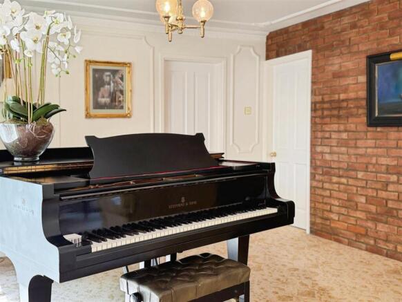 3 bed Detached Bungalow for sale Image 7