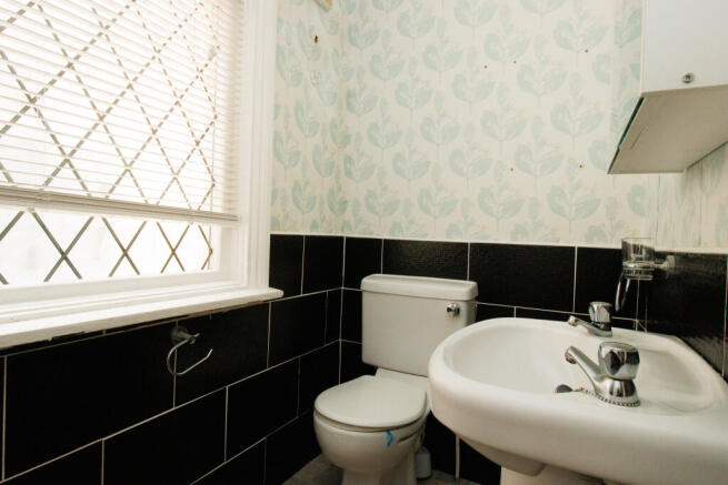 2 bed Ground Flat for sale Image 8