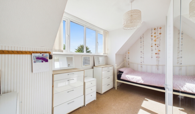 4 bed Detached for sale Image 10