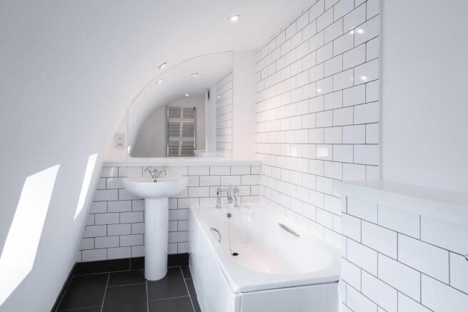 3 bed Flat to rent Image 11