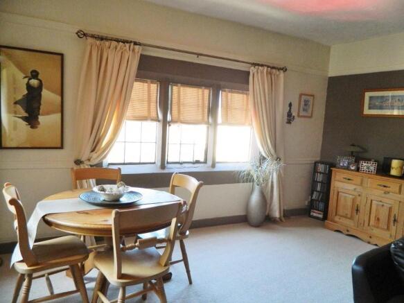 Lounge / Dining R...