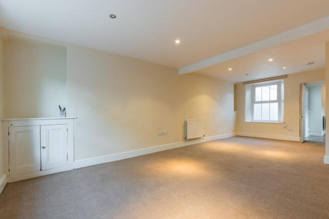 Dining Area/Sitti...