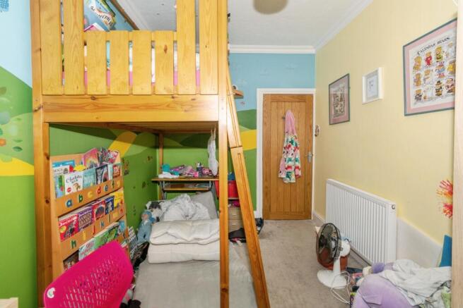 5 bed Detached for sale Image 9