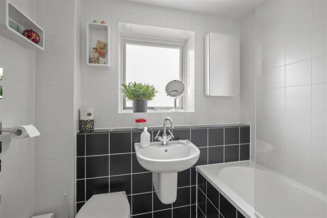 family bathroom (2).jpg