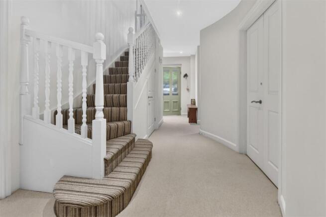 4 bed Detached for sale Image 7