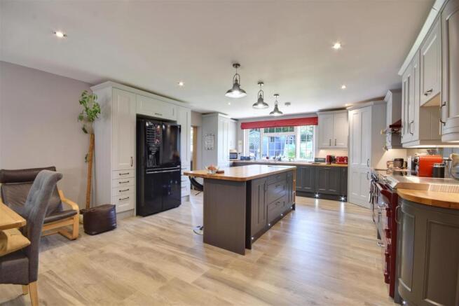 Kitchen / dining room