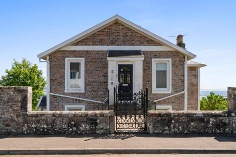 16 Bute Terrace, Upper Conversion Millport
