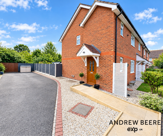 3-bed semi-detached on Skylark Way, Kingsnorth, TN23, £350,000