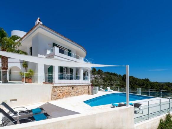 Spectacular villa with license and sea views in Santo Tomás