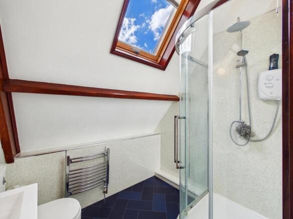 6 bed Detached for sale Image 11