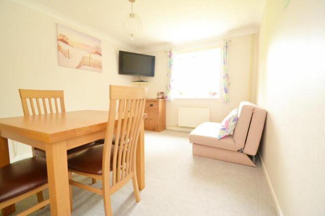 Bedroom 3/Dining Roo
