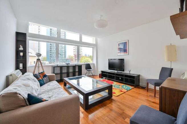 1-bed flat on Metro Central Heights, Elephant and Castle, London, SE1, £325,000
