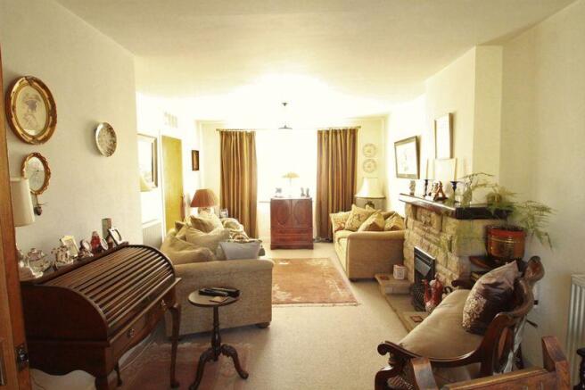 Lounge/dining ...