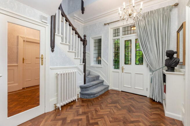 5 bed Semi-Detached for sale Image 5