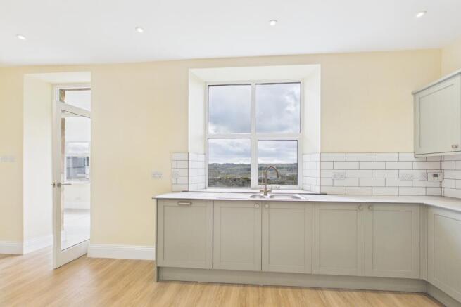 CAM04201G0-PR0168-STILL003