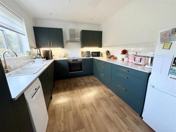 2. kitchen2.jpg