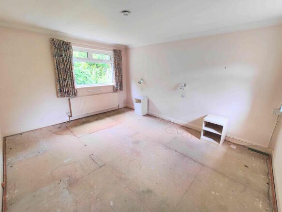 4 bed Detached Bungalow for sale Image 11