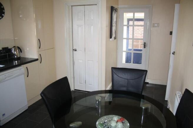 Kitchen / dining
