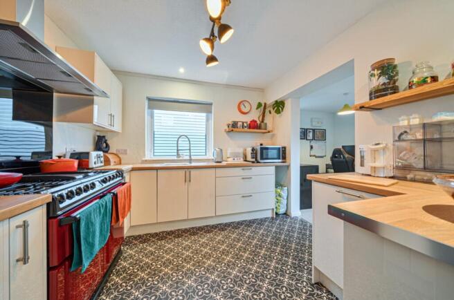 1394846-16-6949331f745e9-ARW-1