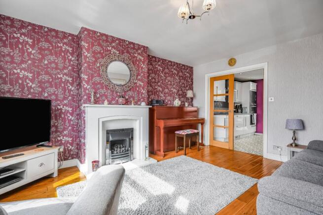 3 bed Semi-Detached for sale Image 3