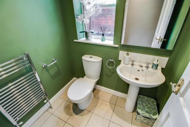 4 bed Detached for sale Image 7