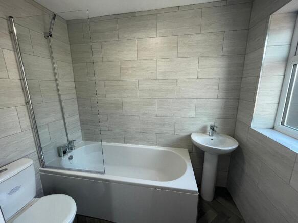 3 bed Terraced to rent Image 4