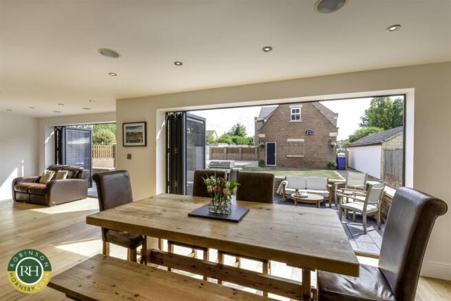 6 bed Detached for sale Image 6