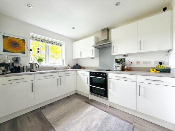 5 bed Detached for sale Image 9