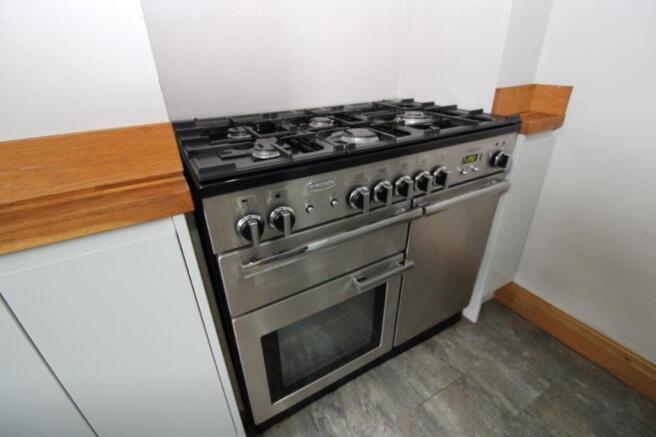 4 bed Detached for sale Image 6