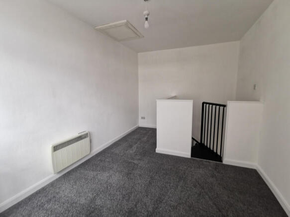 2 bed Flat to rent Image 10
