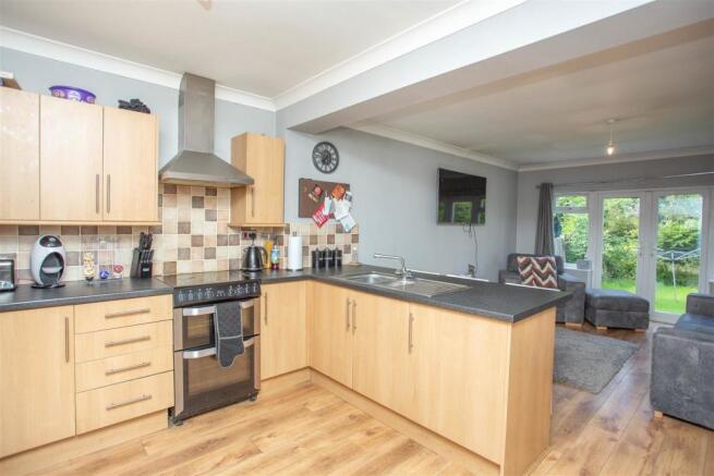 open plan kitchen/diner