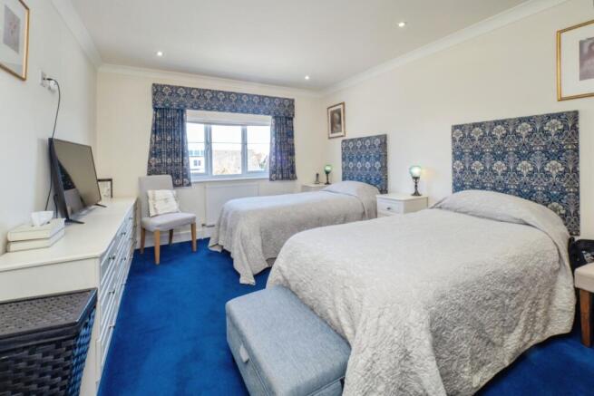 4 bed Detached for sale Image 9