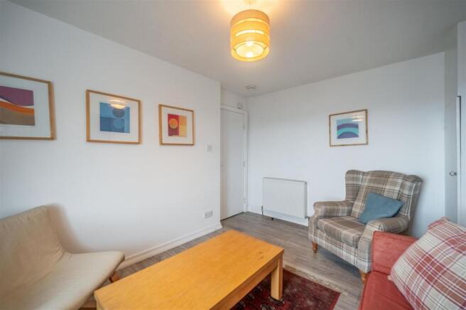 Flat 15 100 Victoria Road Dundee-7.jpg