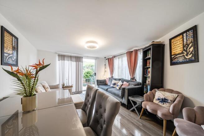 Longford Avenue, Bedfont photo 4