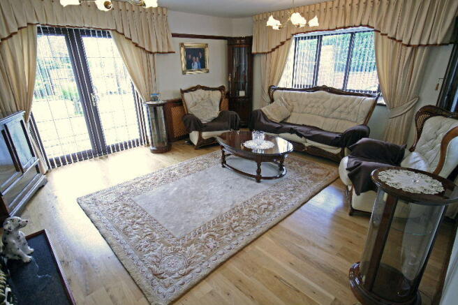 17'3 Sitting Room
