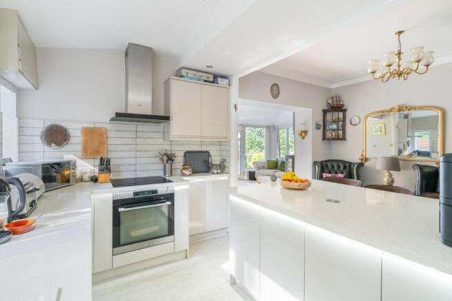 4 bed Detached for sale Image 7