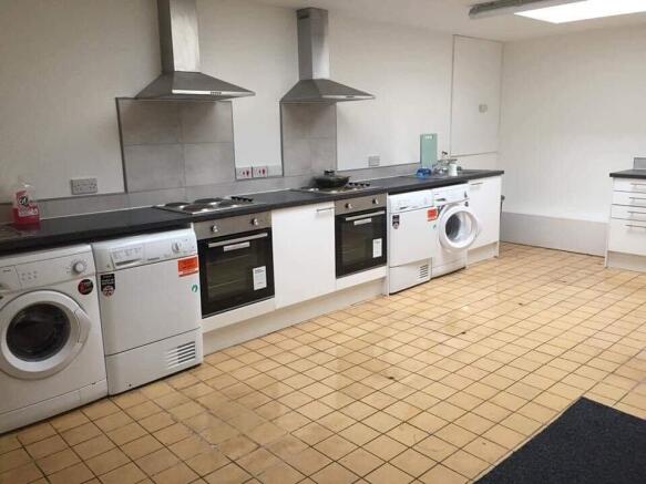 1 bed House Share to rent Image 6