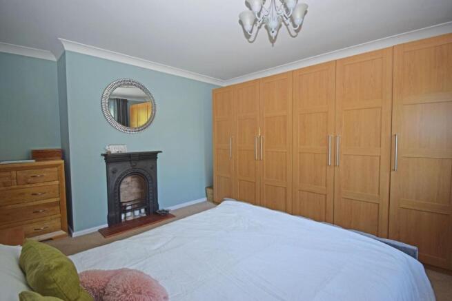 8 Hanbury Road, bed 1b.jpg