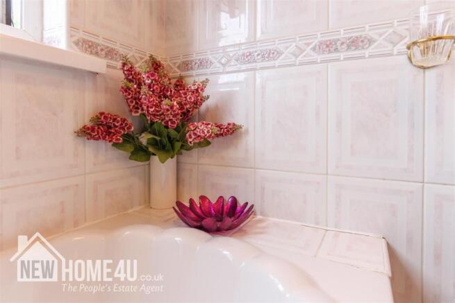 FAMILY BATHROOM: