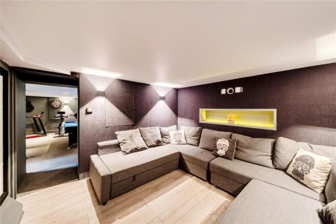4 bed Semi-Detached for sale Image 10