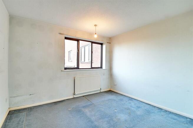 Bedroom 1_1.jpg